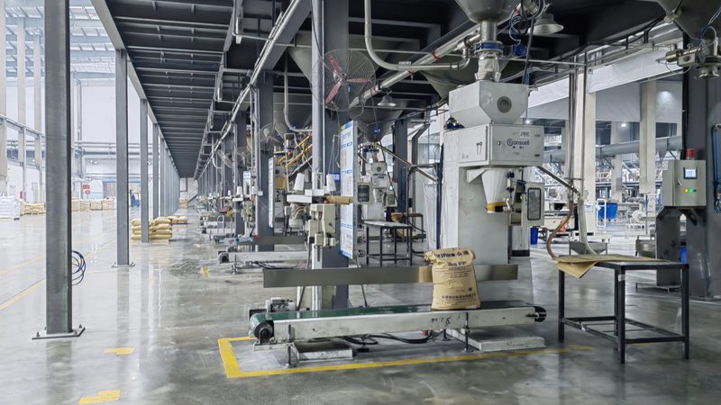 工程塑料与金属材料：性能对比与应用解析